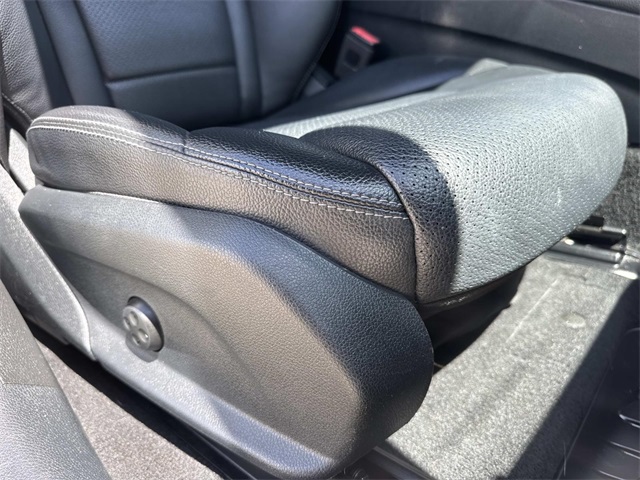 Vehicle image 10 of 20