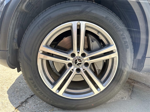 Vehicle image 4 of 20