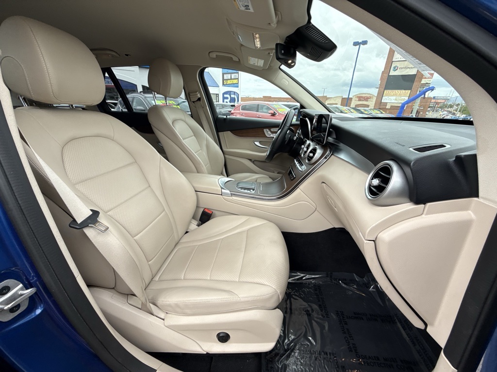Vehicle image 15 of 27