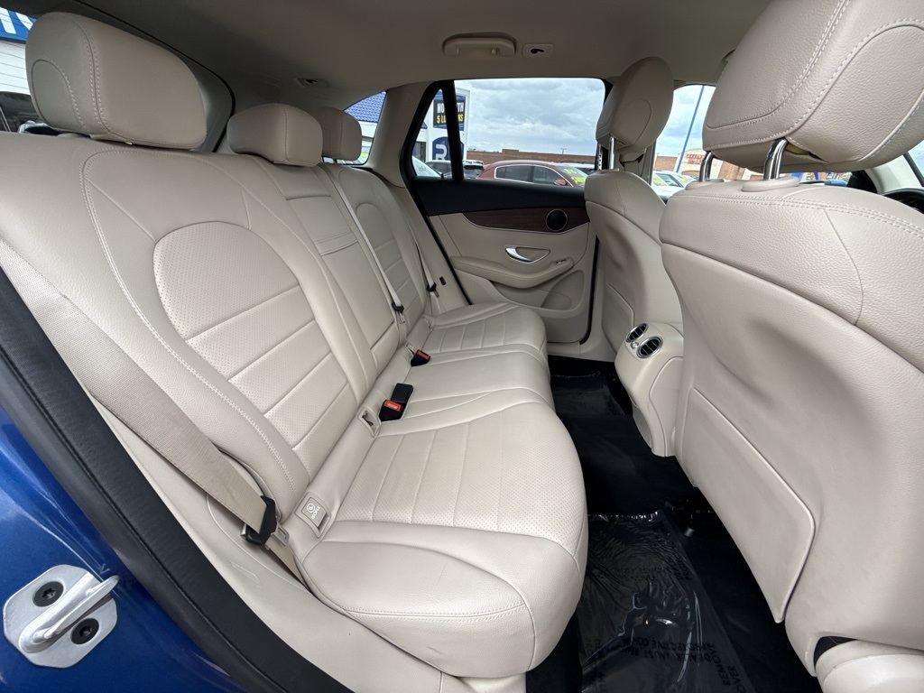 Vehicle image 11 of 27