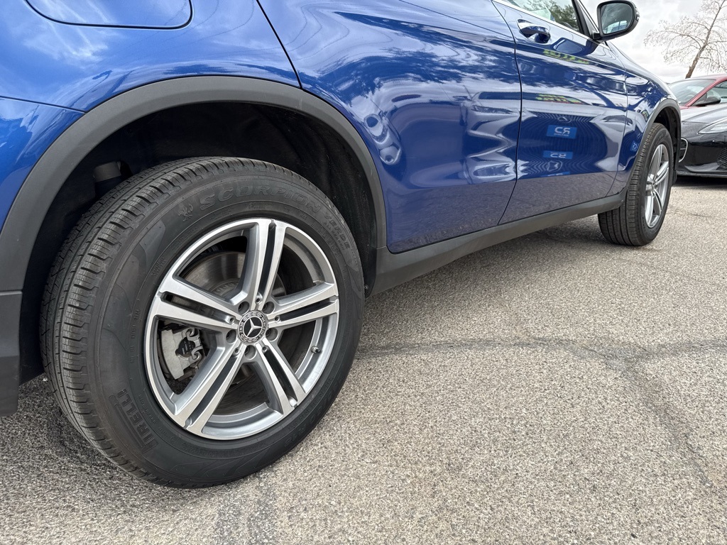 Vehicle image 9 of 27