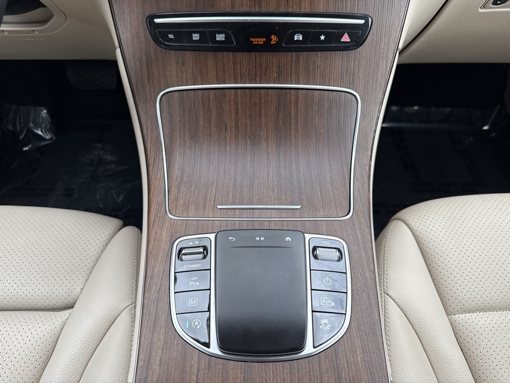 Vehicle image 22 of 27