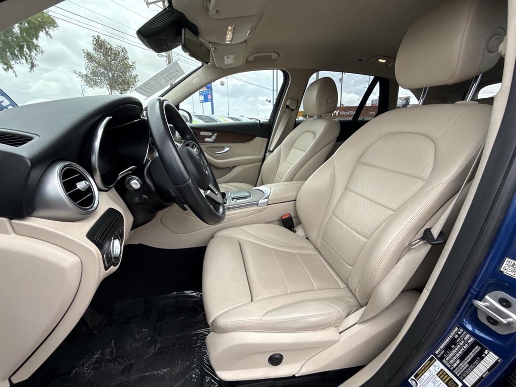 Vehicle image 14 of 27