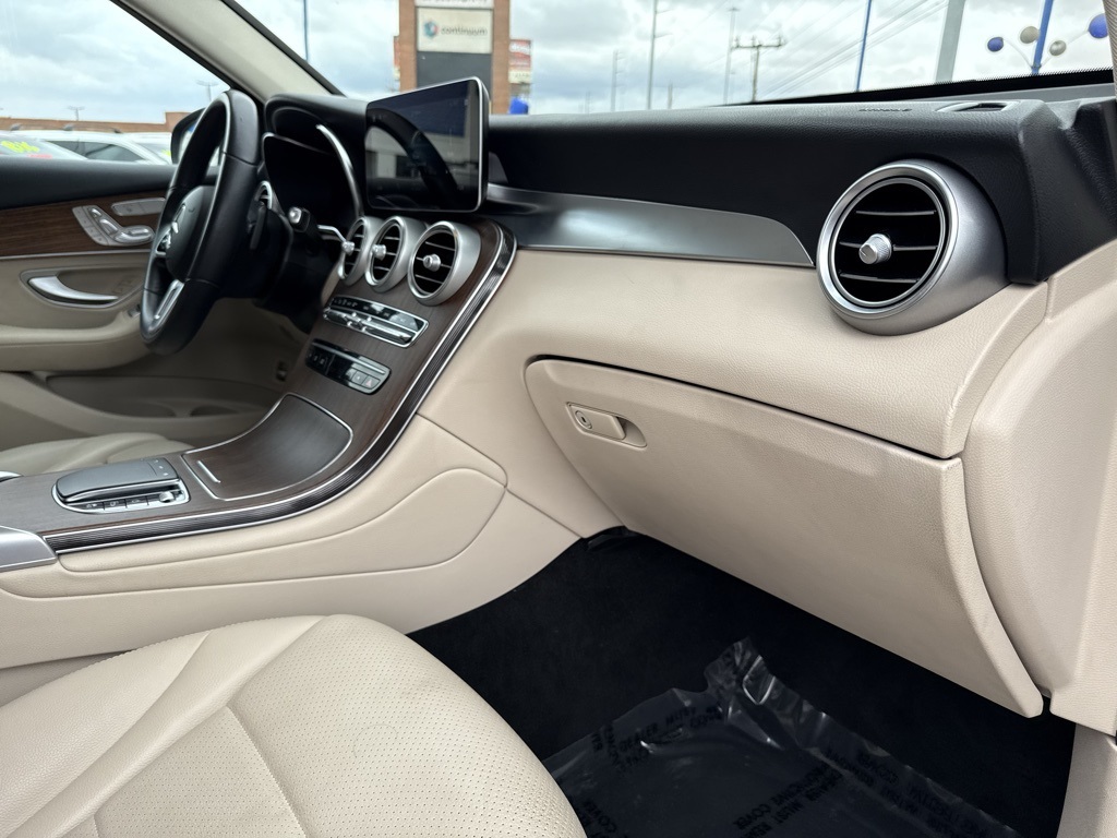 Vehicle image 16 of 27