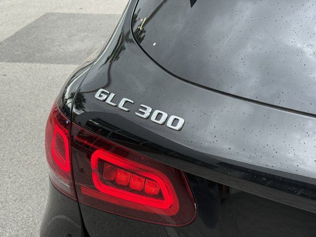 Vehicle image 33 of 36