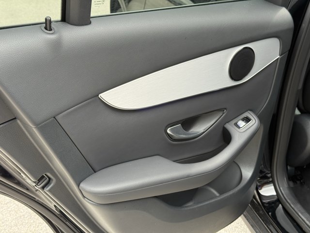 Vehicle image 21 of 36