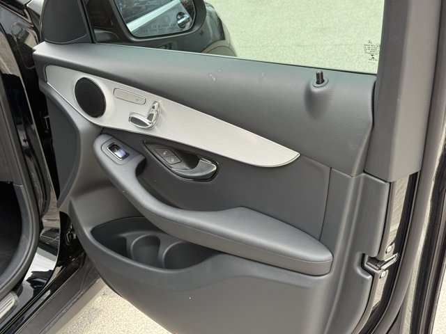 Vehicle image 31 of 36