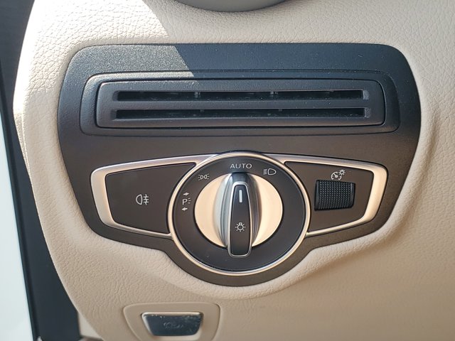 Vehicle image 23 of 30