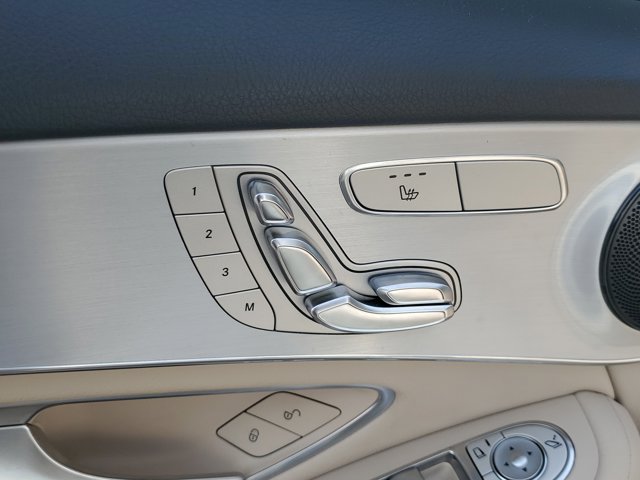 Vehicle image 19 of 30