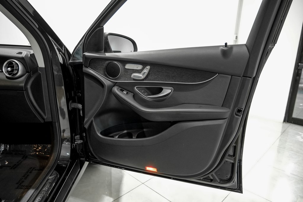 Vehicle image 38 of 60