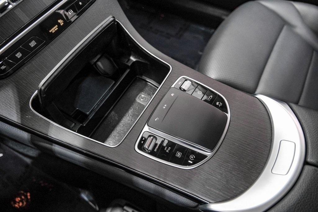 Vehicle image 21 of 60