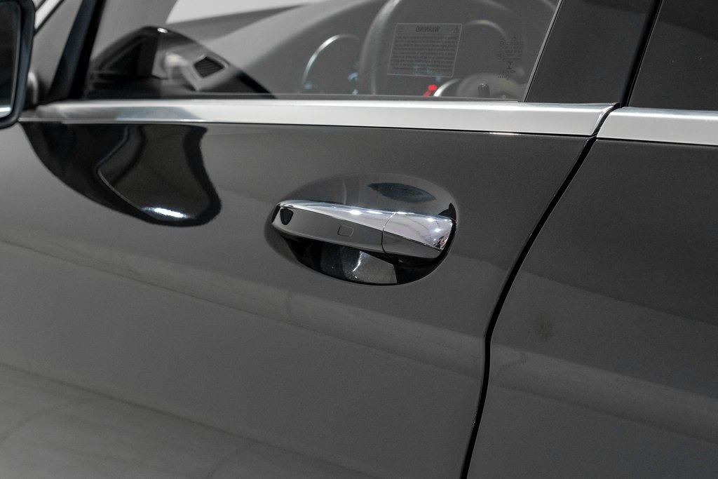 Vehicle image 32 of 60