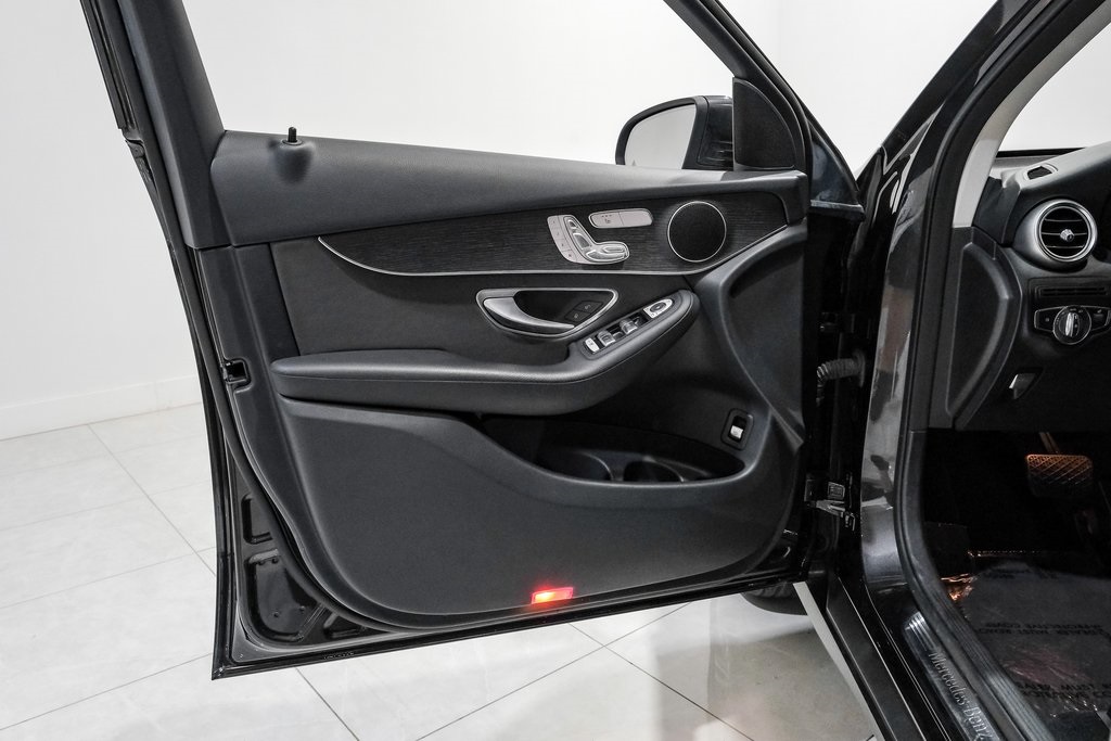 Vehicle image 34 of 60