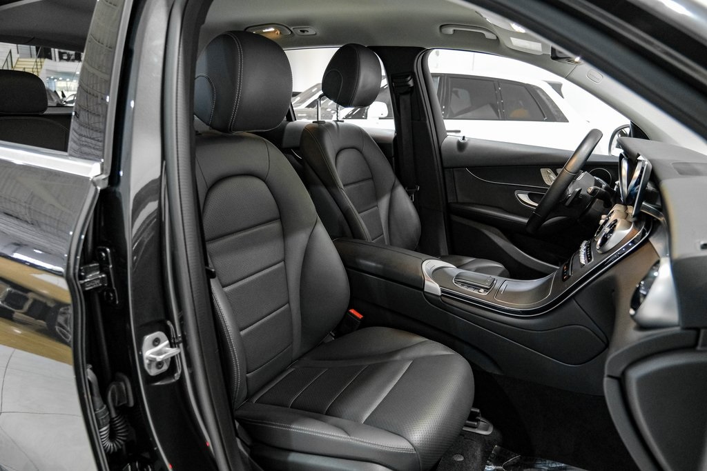 Vehicle image 27 of 60