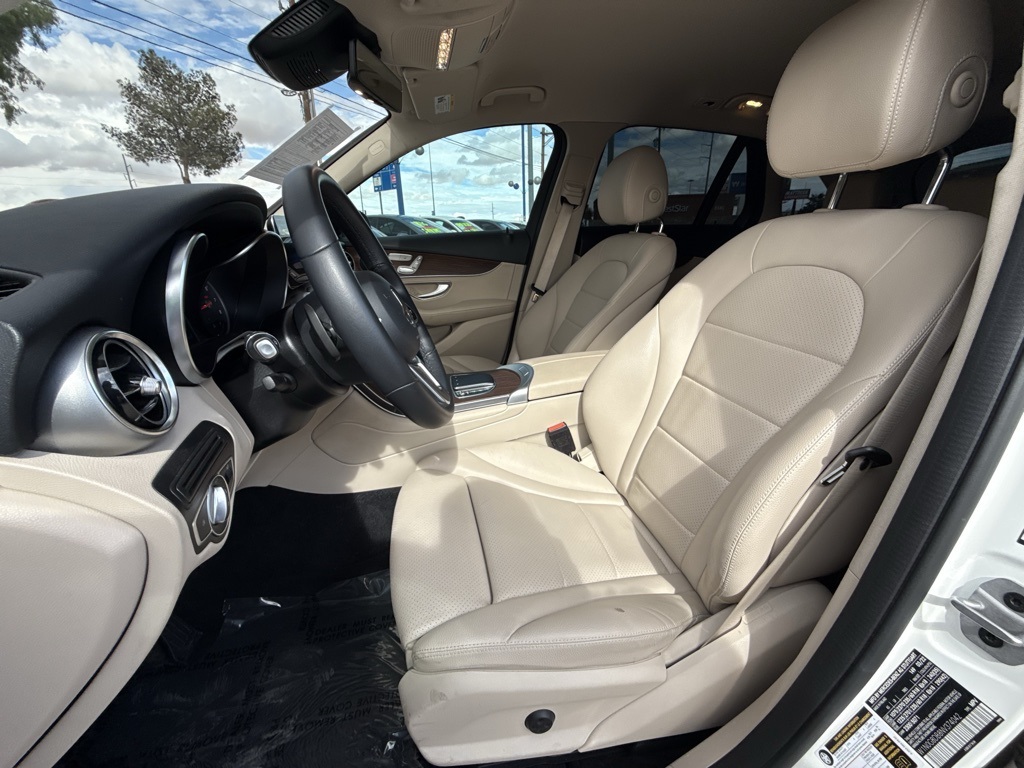 Vehicle image 16 of 29