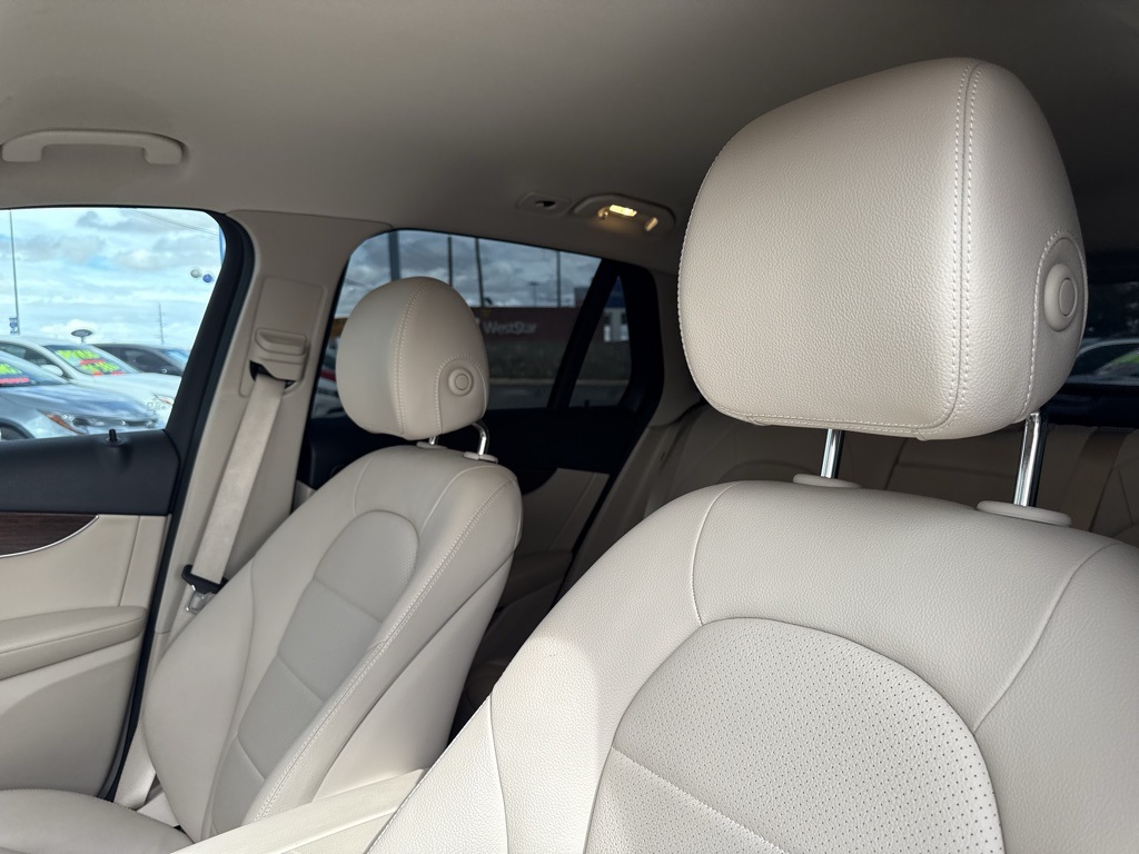 Vehicle image 14 of 29