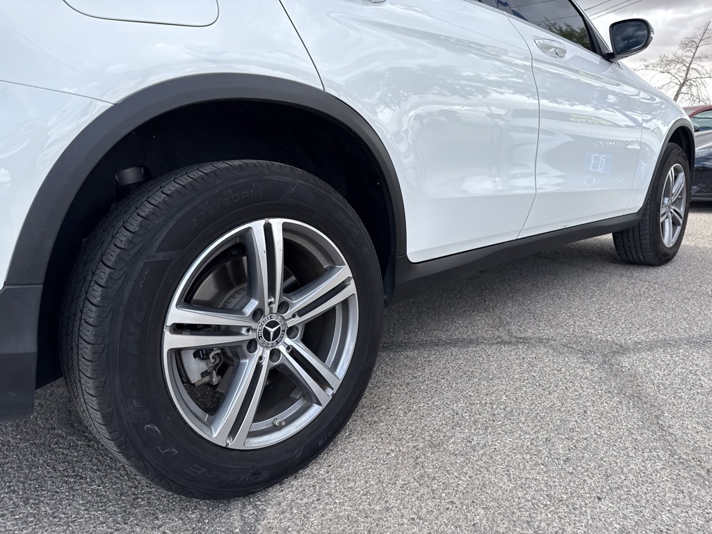 Vehicle image 10 of 29