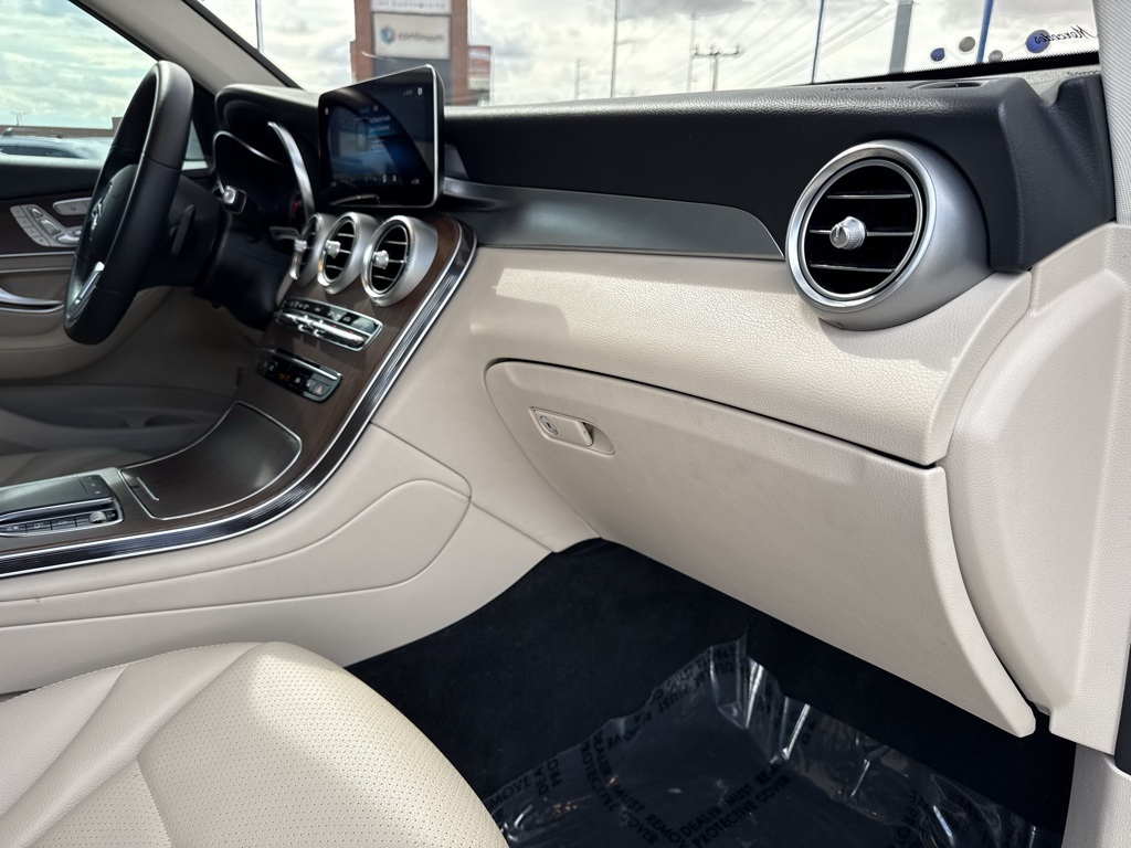 Vehicle image 17 of 29