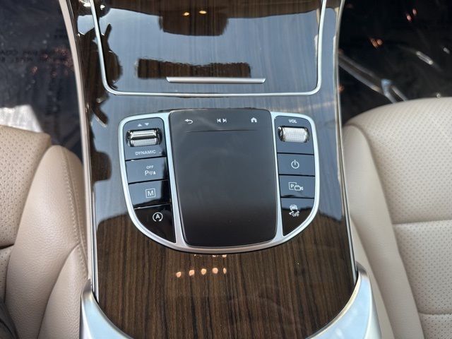 Vehicle image 26 of 28