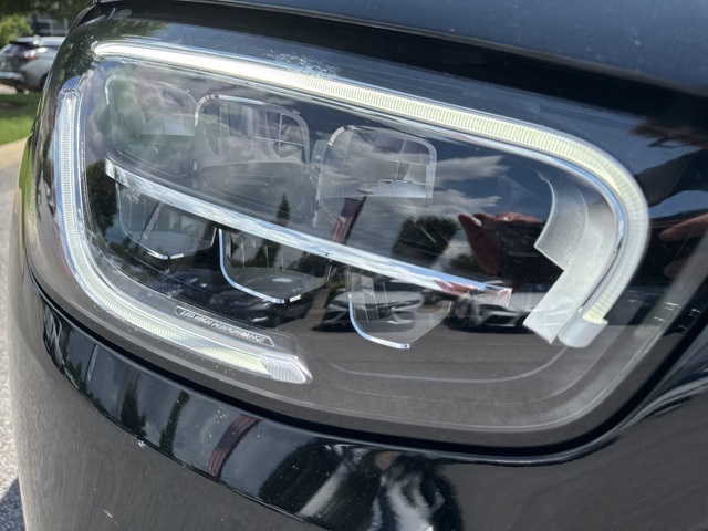 Vehicle image 23 of 28