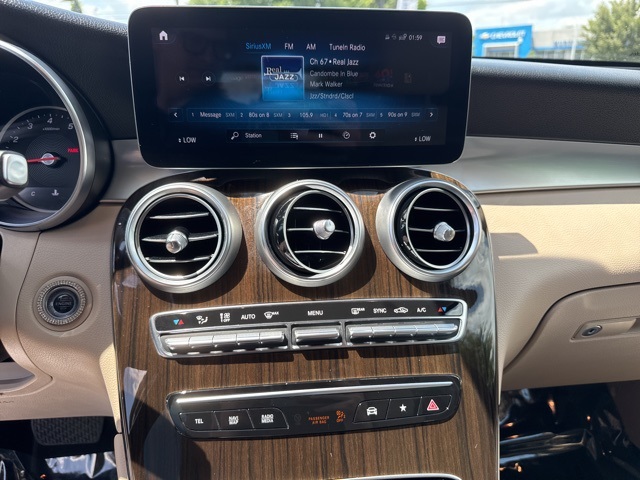 Vehicle image 21 of 28