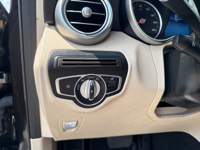 Vehicle image 27 of 28