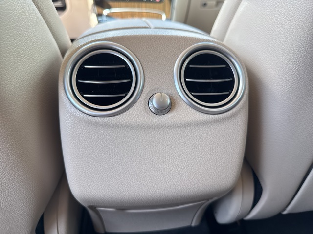 Vehicle image 24 of 28