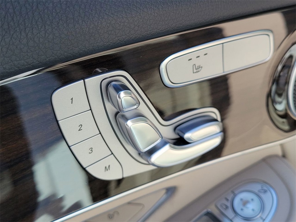 Vehicle image 23 of 30