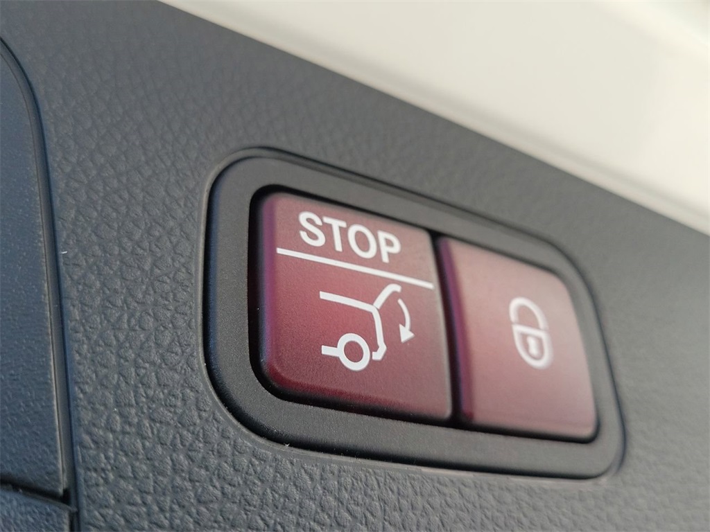 Vehicle image 25 of 30