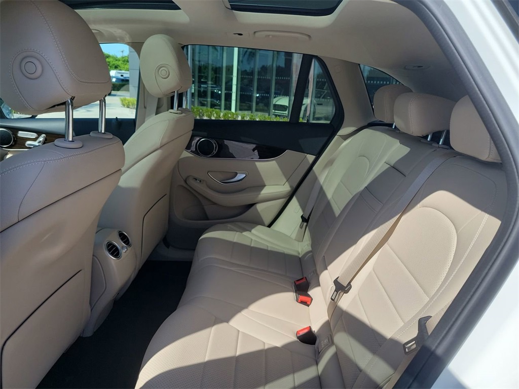 Vehicle image 15 of 30