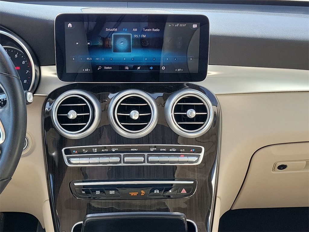 Vehicle image 20 of 30
