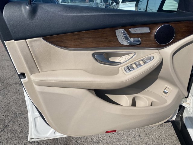 Vehicle image 13 of 24