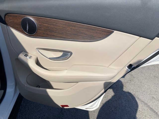 Vehicle image 17 of 24