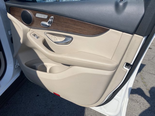 Vehicle image 20 of 24