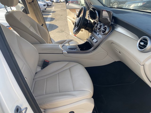 Vehicle image 19 of 24