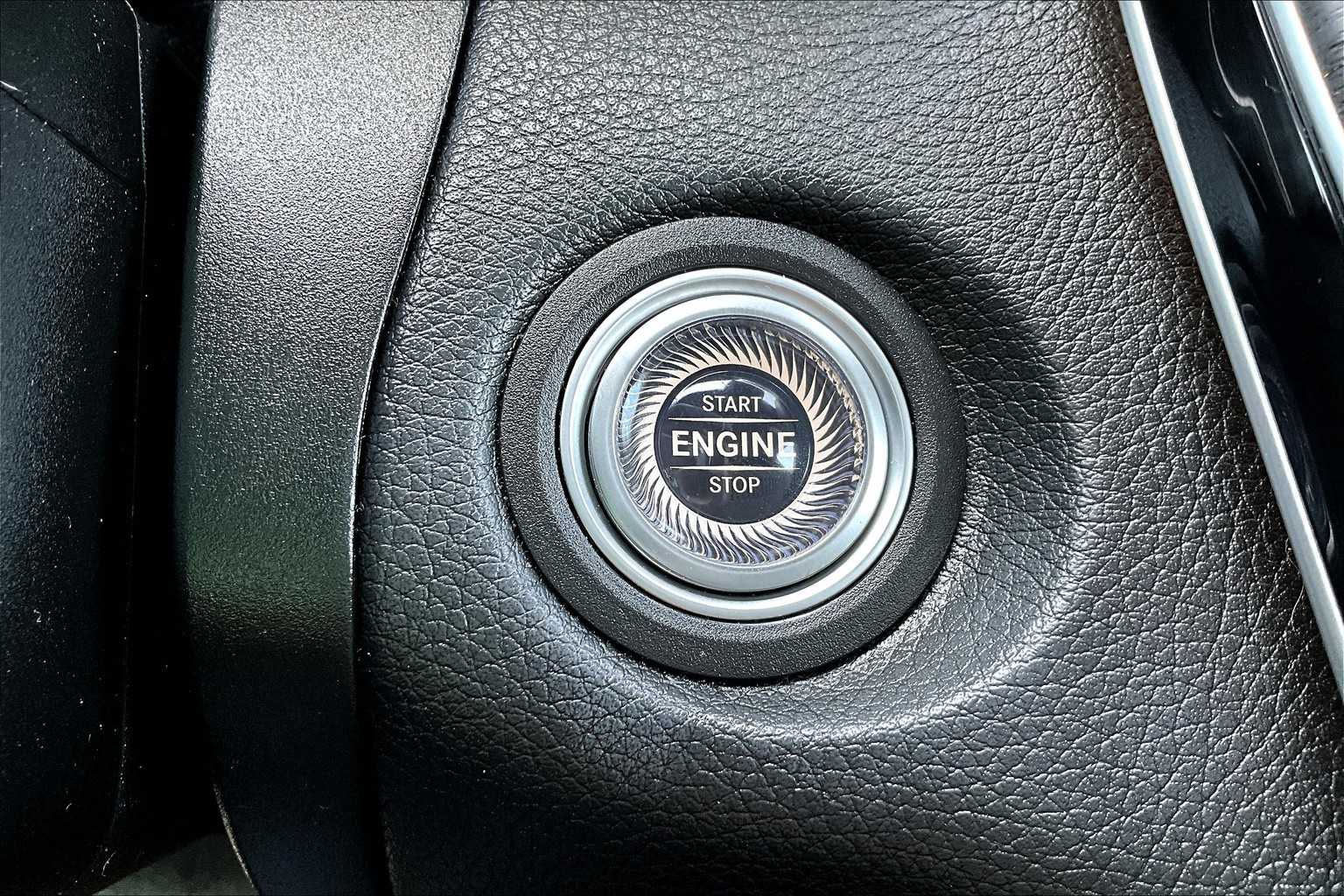 Vehicle image 24 of 33
