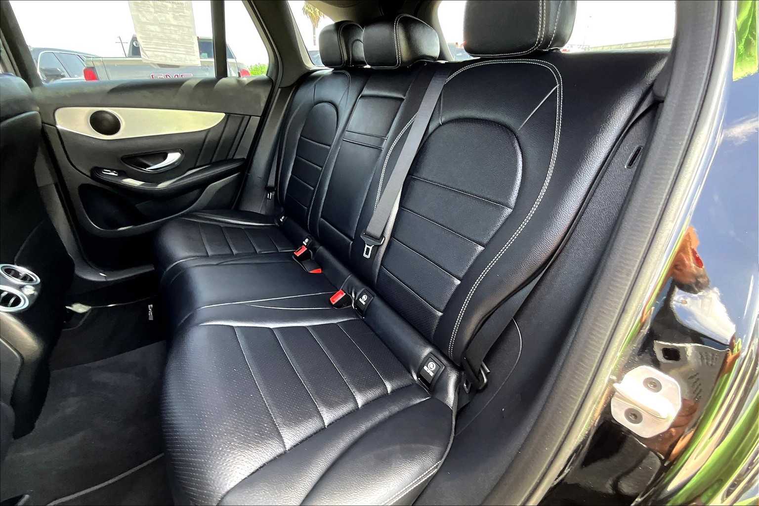 Vehicle image 12 of 33
