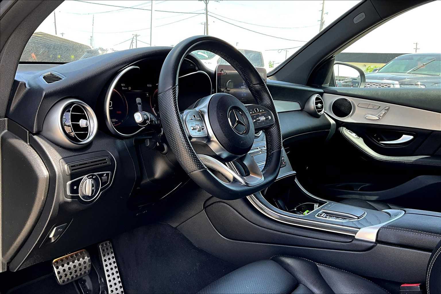 Vehicle image 14 of 33