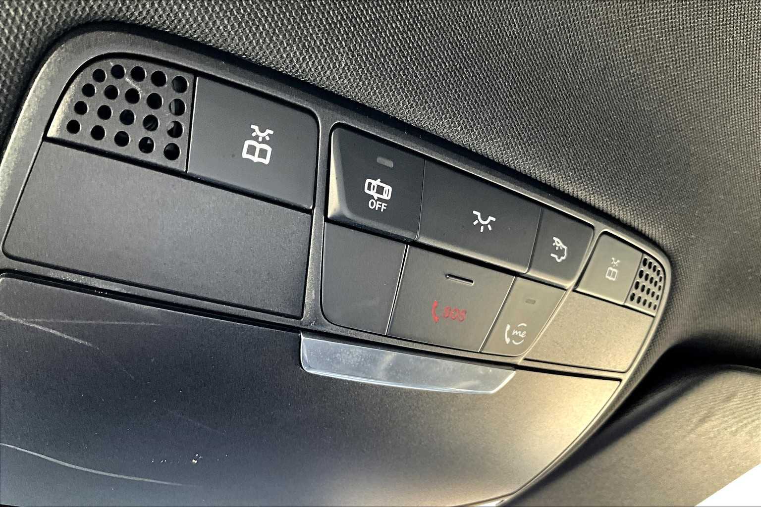 Vehicle image 23 of 33