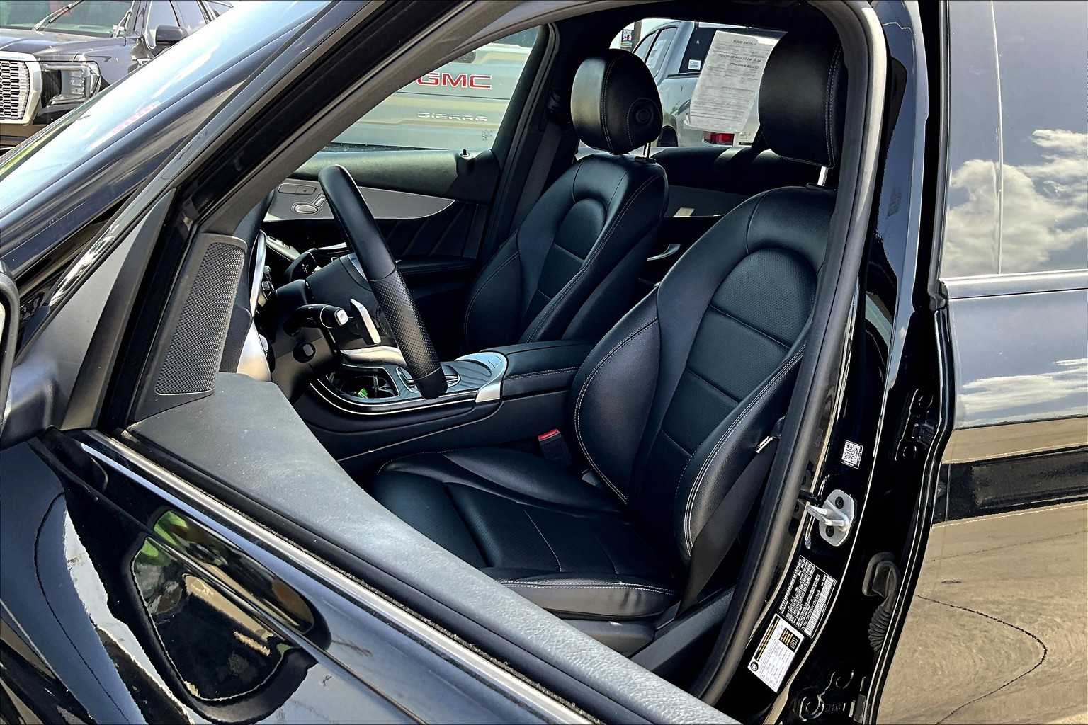 Vehicle image 13 of 33
