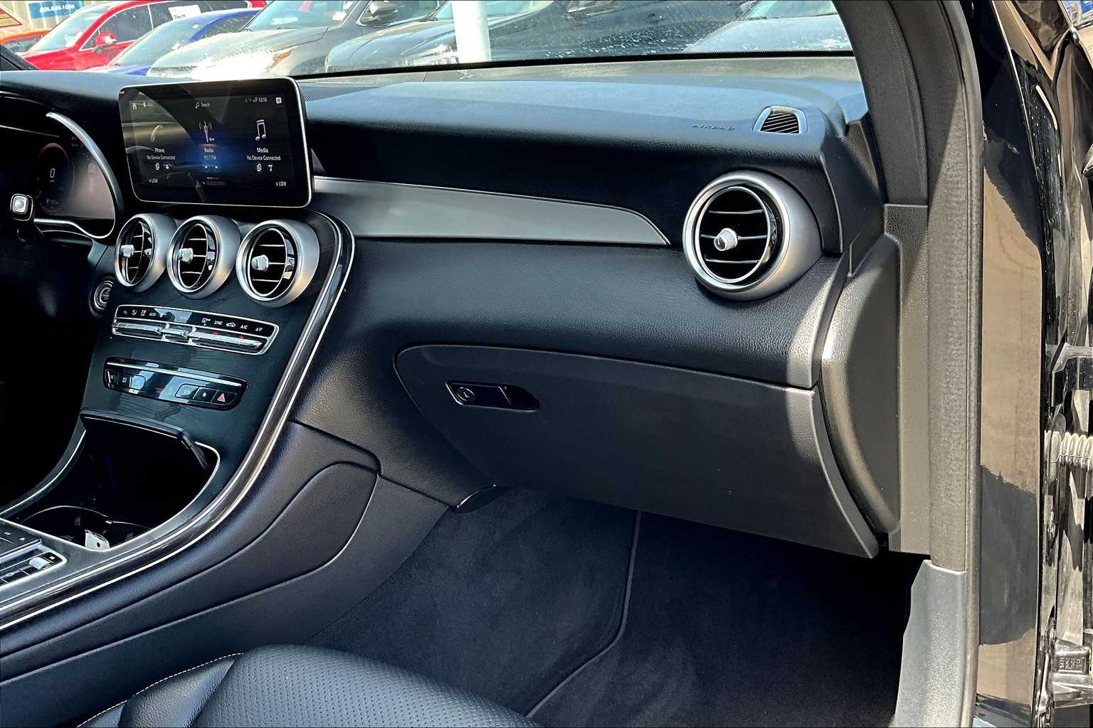 Vehicle image 15 of 33