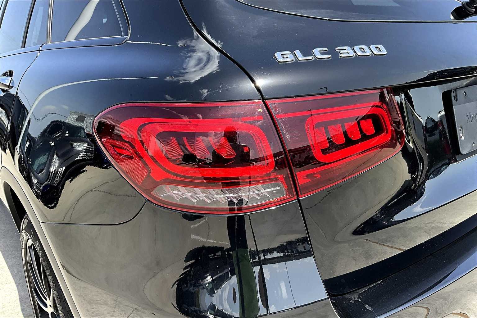 Vehicle image 29 of 33