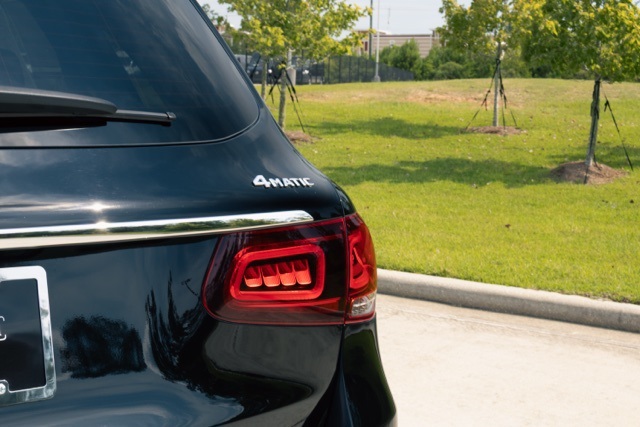 Vehicle image 15 of 18