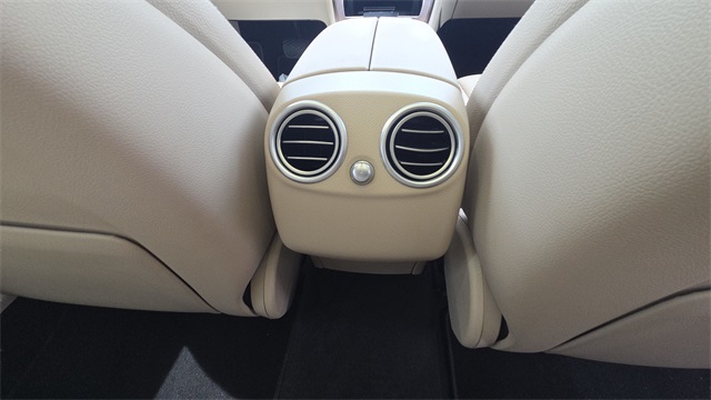 Vehicle image 23 of 30