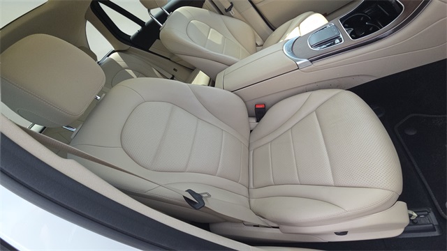 Vehicle image 10 of 30