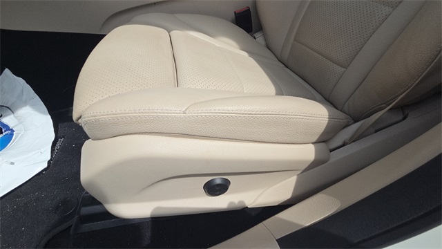 Vehicle image 25 of 30