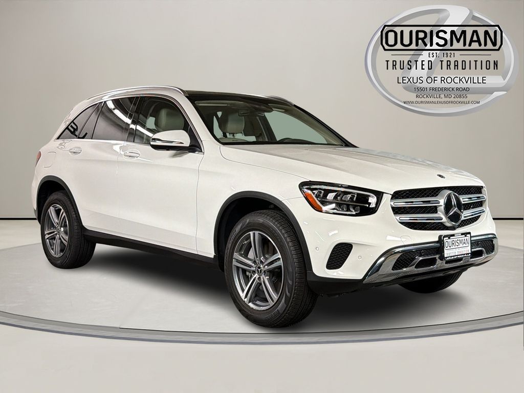 2022 Mercedes-Benz GLC 300 Image 2 of 35