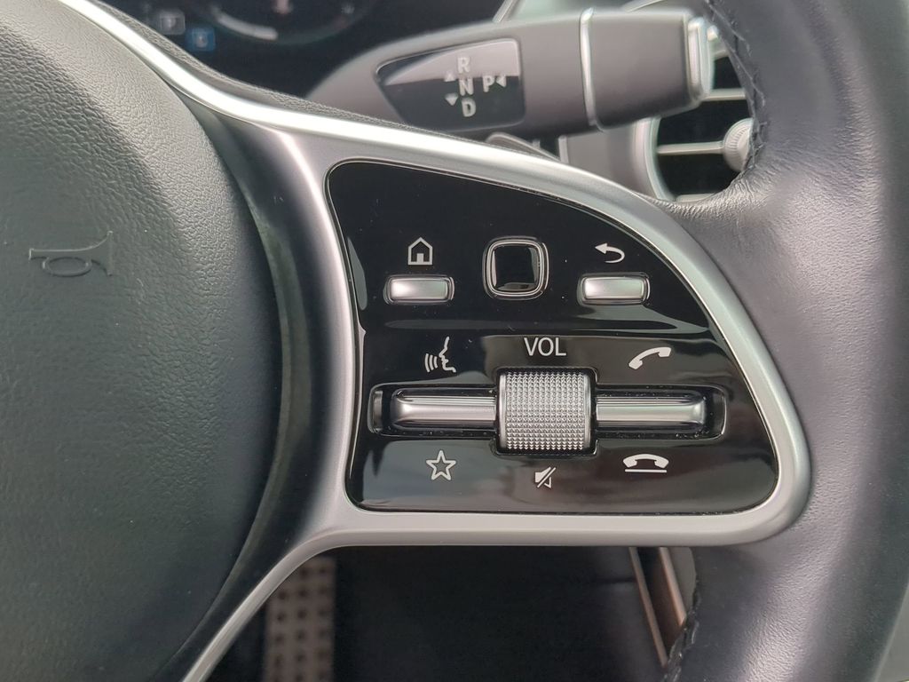 Vehicle image 18 of 25