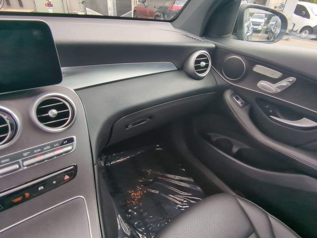 Vehicle image 9 of 25