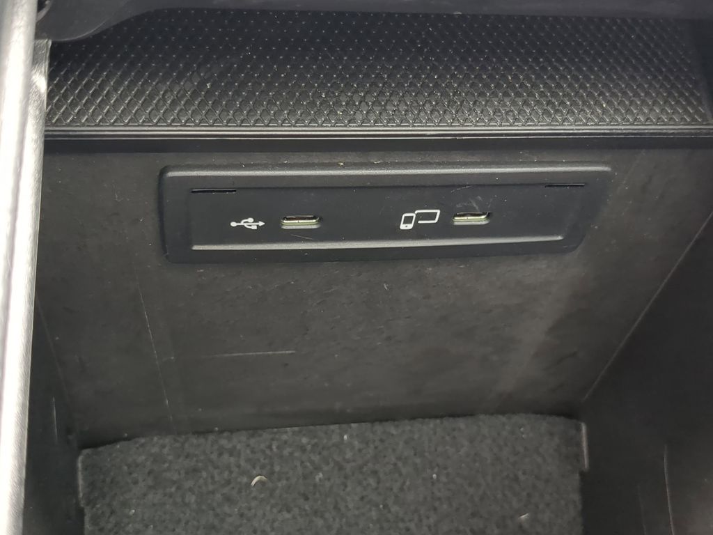 Vehicle image 14 of 25